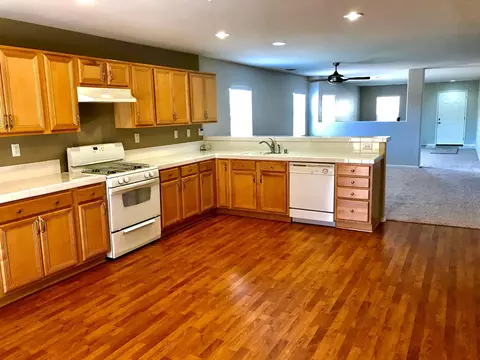 1800 Jackman St E, Lancaster, CA 93535 photo 2