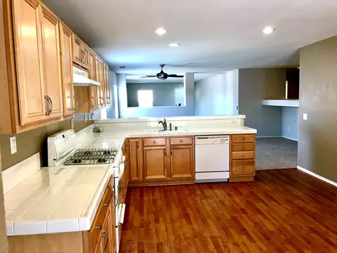1800 Jackman St E, Lancaster, CA 93535 photo 3