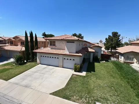 2013 Ivesbrook Street St E, Lancaster, CA 93535 photo 2