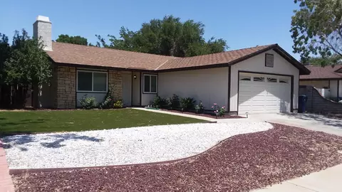 1041 Lightcap St, Lancaster, CA 93535 photo 1