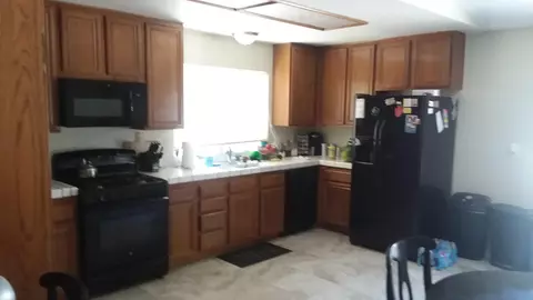 1041 Lightcap St, Lancaster, CA 93535 photo 2
