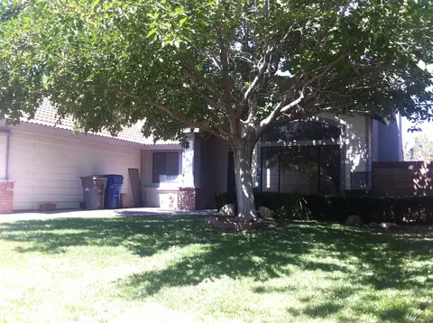 43361 Carpenter Dr, Lancaster, CA 93535 photo 2