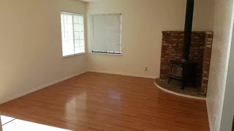 37417 5th St, Palmdale, CA 93550 photo 1