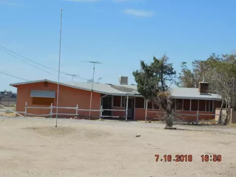 8233 W Avenue E12, Lancaster, CA 93536 photo 2