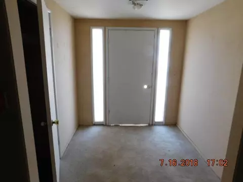 8233 W Avenue E12, Lancaster, CA 93536 photo 4