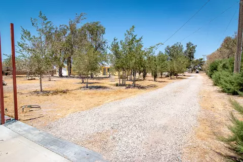 8245 Avenue E4 W, Lancaster, CA 93536 photo 4