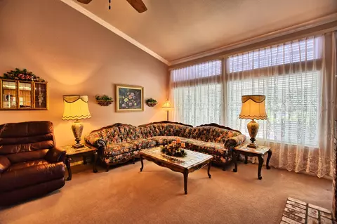 44019 E 12th St, Lancaster, CA 93535 photo 6