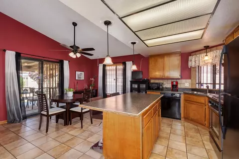 37535 37th St E, Palmdale, CA 93550 photo 4