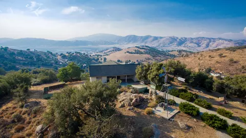 23201 Fondue Ct, Tehachapi, CA 93561 photo 2