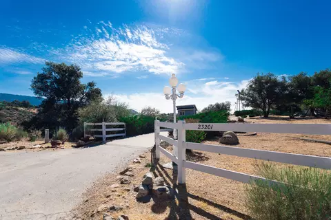 23201 Fondue Ct, Tehachapi, CA 93561 photo 4