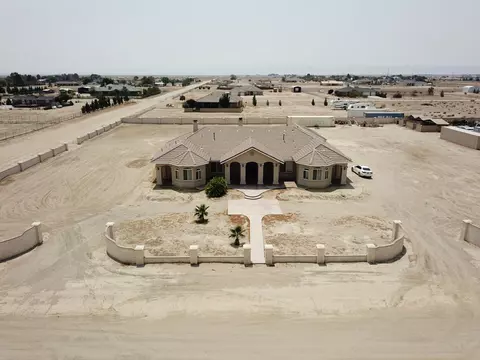 6784 Elder Ave, Rosamond, CA 93560 photo 2
