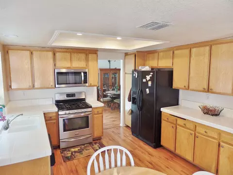 43708 Byron Dr, Lancaster, CA 93535 photo 5