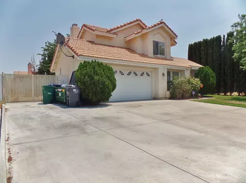 43708 Byron Dr, Lancaster, CA 93535 photo 2