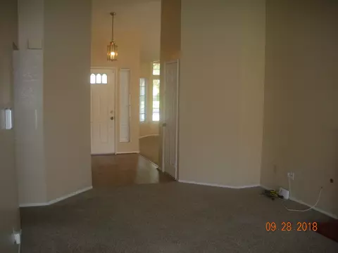 44037 11th St E, Lancaster, CA 93535 photo 2
