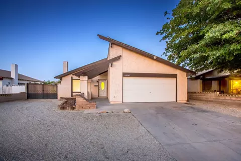44542 Benald St, Lancaster, CA 93535 photo 2