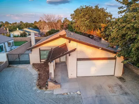44542 Benald St, Lancaster, CA 93535 photo 3