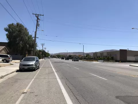 38513 E 10th St, Palmdale, CA 93550 photo 3