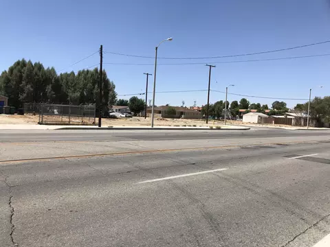 38513 E 10th St, Palmdale, CA 93550 photo 4
