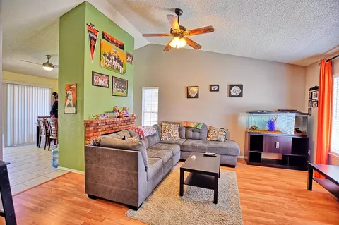 809 W Avenue H2, Lancaster, CA 93534 photo 4