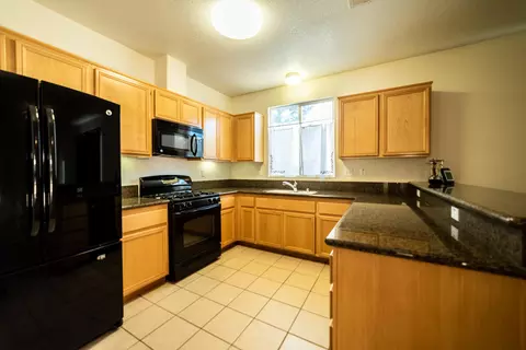 739 Pino Ave, Lancaster, CA 93535 photo 3