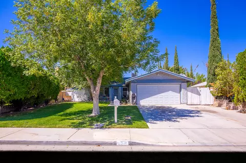835 E Kildare St, Lancaster, CA 93535 photo 1