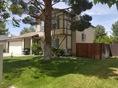 633 E Ivesbrook Street St, Lancaster, CA 93535 photo 2