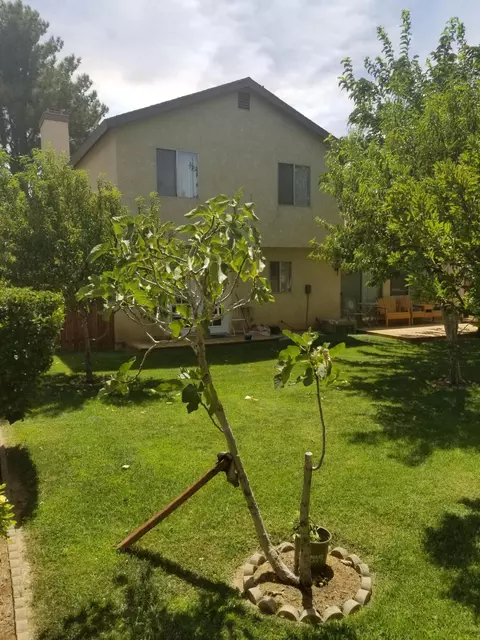 633 E Ivesbrook Street St, Lancaster, CA 93535 photo 3