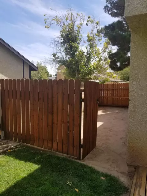 633 E Ivesbrook Street St, Lancaster, CA 93535 photo 10