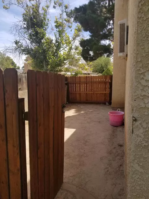633 E Ivesbrook Street St, Lancaster, CA 93535 photo 12