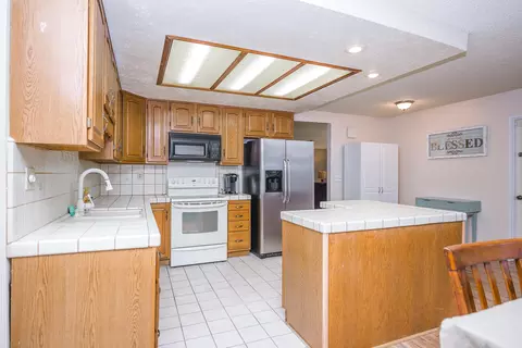 44436 Benald St, Lancaster, CA 93535 photo 4