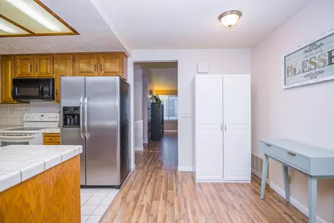 44436 Benald St, Lancaster, CA 93535 photo 7