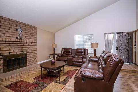 44436 Benald St, Lancaster, CA 93535 photo 8