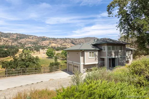 27221 Oakflat Dr, Tehachapi, CA 93561 photo 2