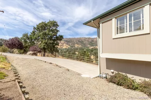 27221 Oakflat Dr, Tehachapi, CA 93561 photo 5
