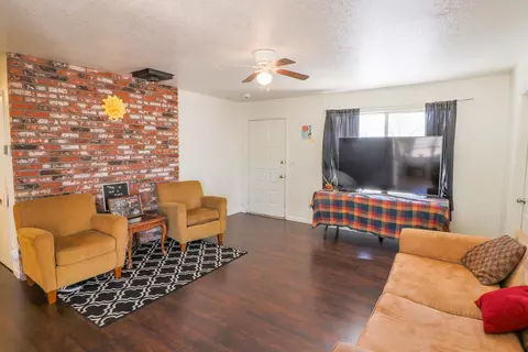 44248 Fenhold St, Lancaster, CA 93535 photo 4