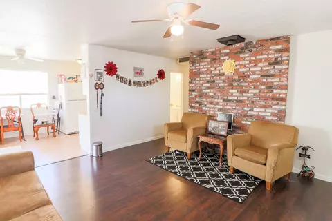 44248 Fenhold St, Lancaster, CA 93535 photo 3