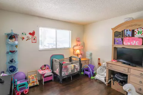 44248 Fenhold St, Lancaster, CA 93535 photo 9