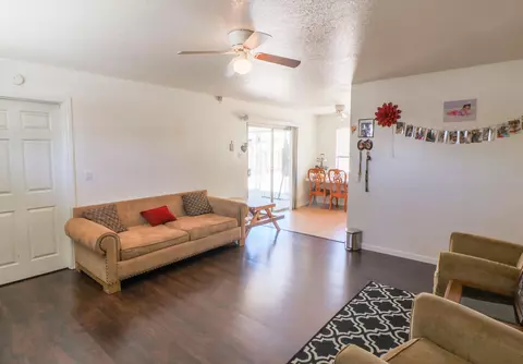 44248 Fenhold St, Lancaster, CA 93535 photo 2