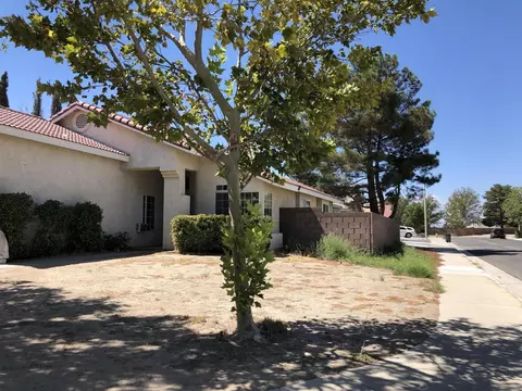 44743 Cerisa St, Lancaster, CA 93535 photo 2