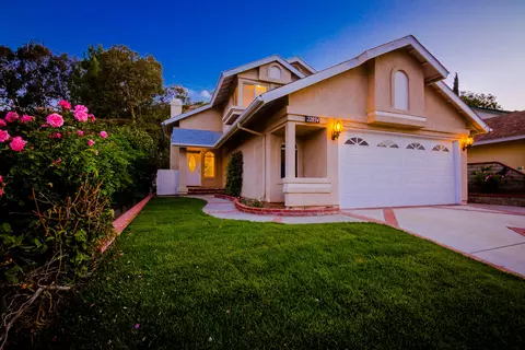 22834 White Pine Pl, Santa Clarita, CA 91390 photo 1