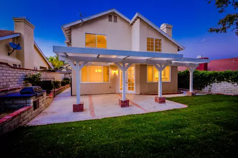 22834 White Pine Pl, Santa Clarita, CA 91390 photo 2