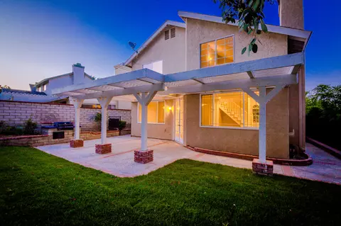 22834 White Pine Pl, Santa Clarita, CA 91390 photo 3