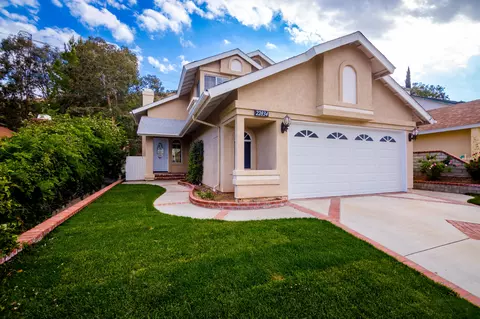 22834 White Pine Pl, Santa Clarita, CA 91390 photo 5