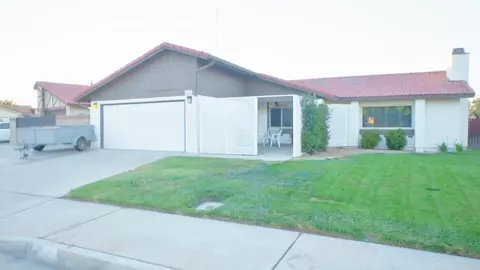 1215 Pasteur Dr, Lancaster, CA 93535 photo 2