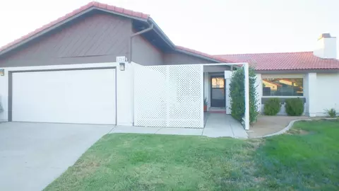 1215 Pasteur Dr, Lancaster, CA 93535 photo 1