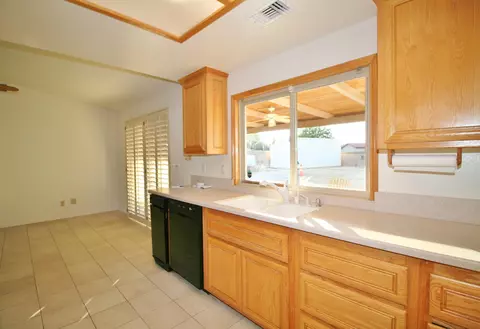 1215 Pasteur Dr, Lancaster, CA 93535 photo 8