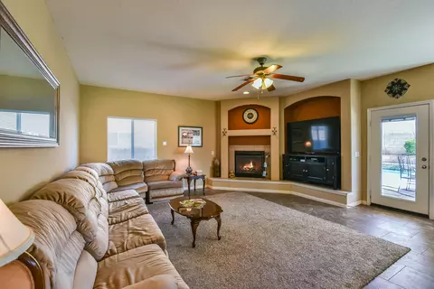 44142 Westridge Dr, Lancaster, CA 93536 photo 7
