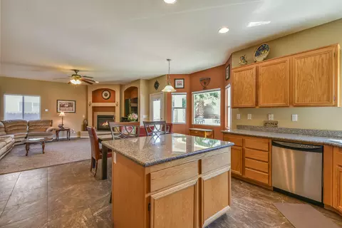 44142 Westridge Dr, Lancaster, CA 93536 photo 5