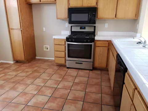 36809 Pine Valley Ct, Palmdale, CA 93552 photo 4