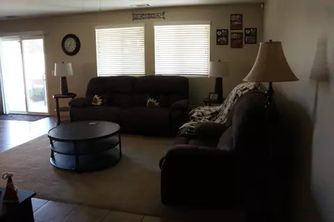 43054 33rd St E, Lancaster, CA 93535 photo 2